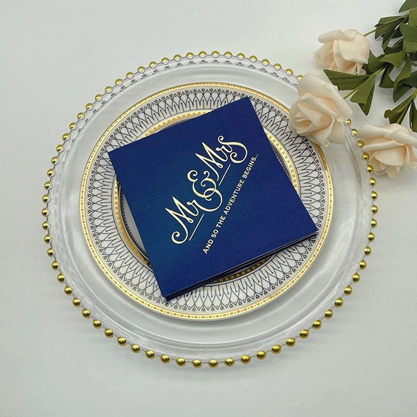 Малки сини сватбени салфетки Mr & Mrs
