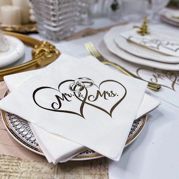 Празнични салфетки със златна декорация Mr & Mrs
